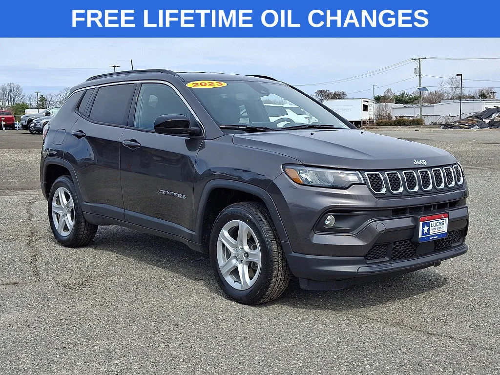 Used 2023 Granite Crystal Metallic Clearcoat Jeep Latitude image 1