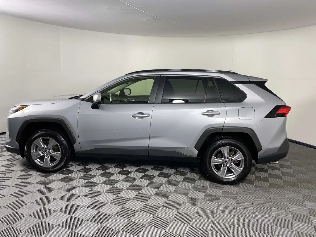 Used 2023 Silver Sky Metallic Toyota XLE image 5