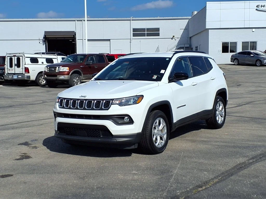 Used 2024 Jeep Compass Latitude with VIN 3C4NJDBN9RT110502 for sale in Kansas City