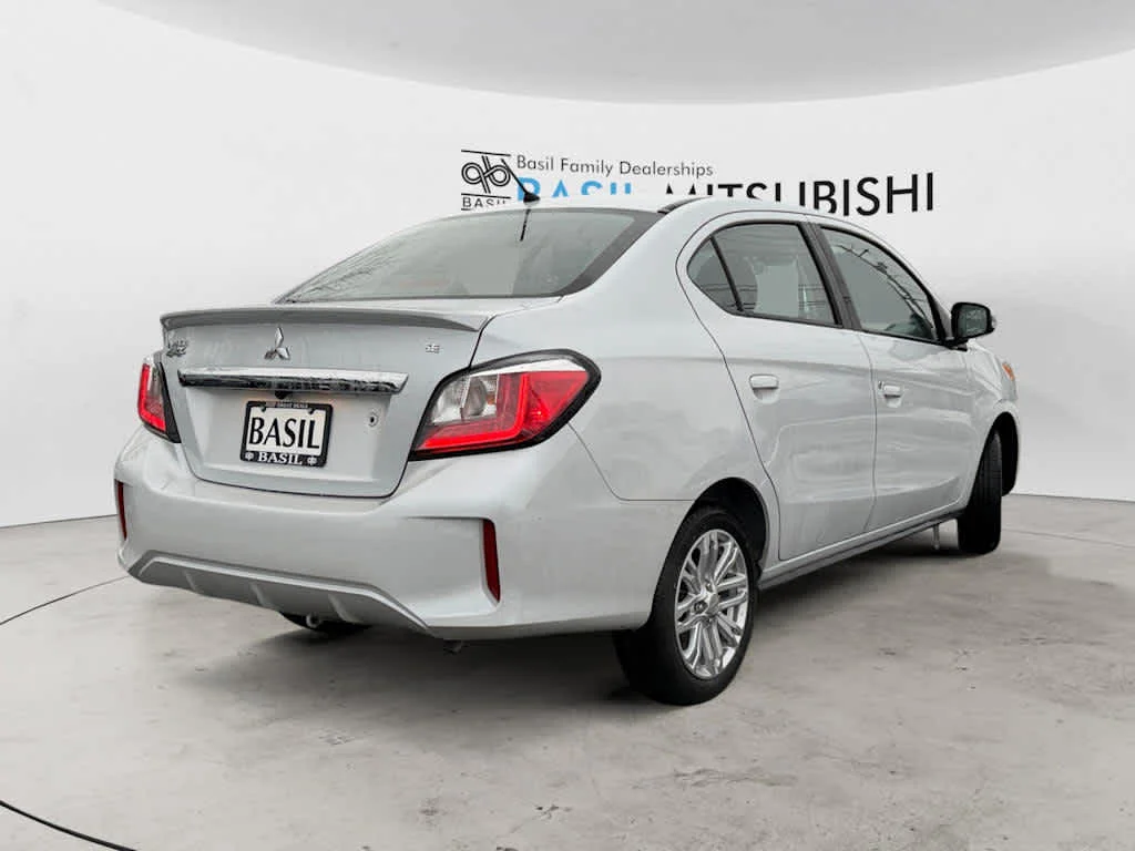 New 2024 White Diamond Mitsubishi LE image 3