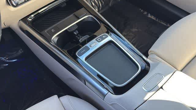 Certified Used 2025 Polar White Mercedes-Benz GLB 250 image 21