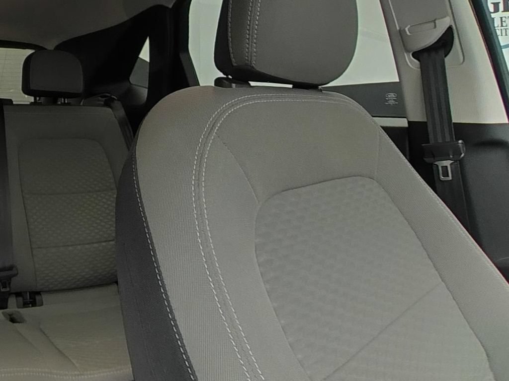 Used 2022 Silver Ford SE image 11