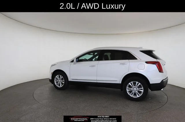 Used 2022 White Cadillac Luxury image 9