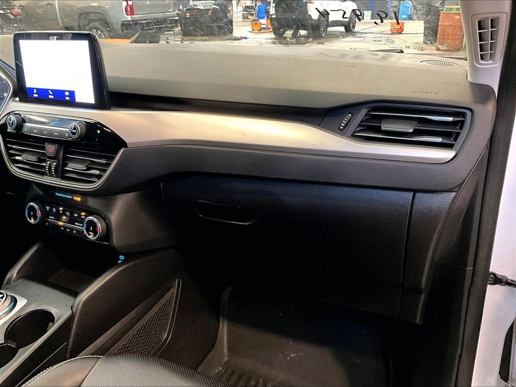 Used 2022 White Ford SEL image 13