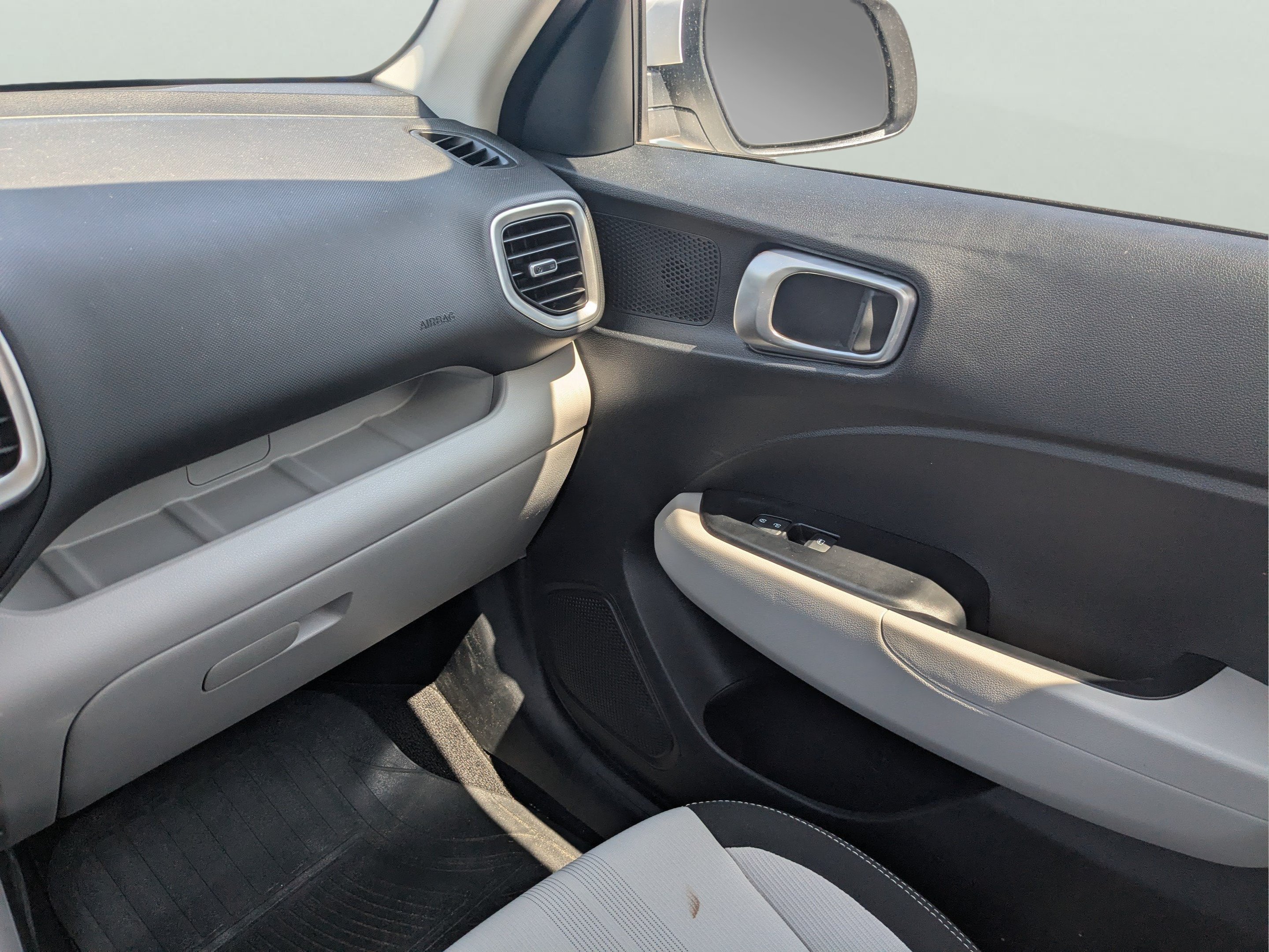 Certified Used 2025 Lunar White Hyundai SEL image 15