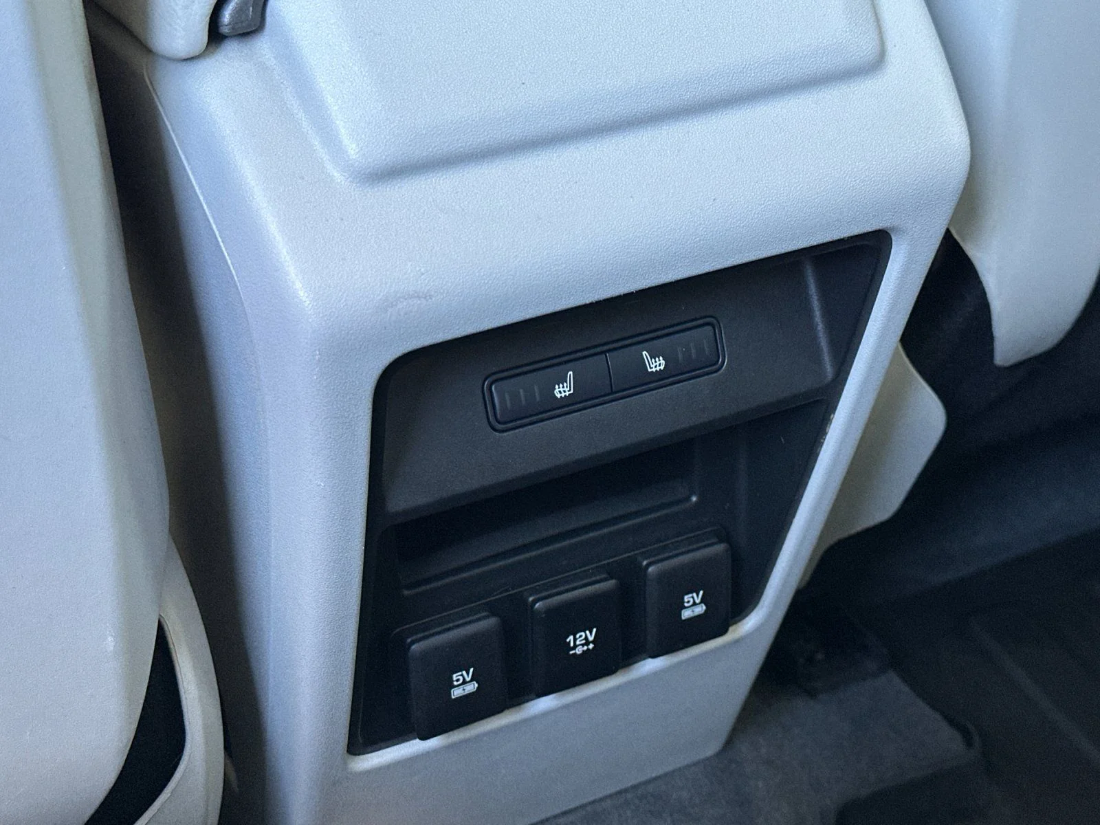 Used 2018  Land Rover HSE image 13