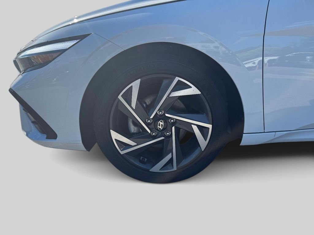2025 Hyundai Elantra Limited - Photo 9