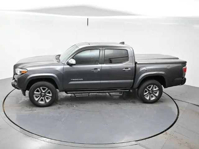 Used 2018 Magnetic Gray Metallic Toyota SR5 image 31