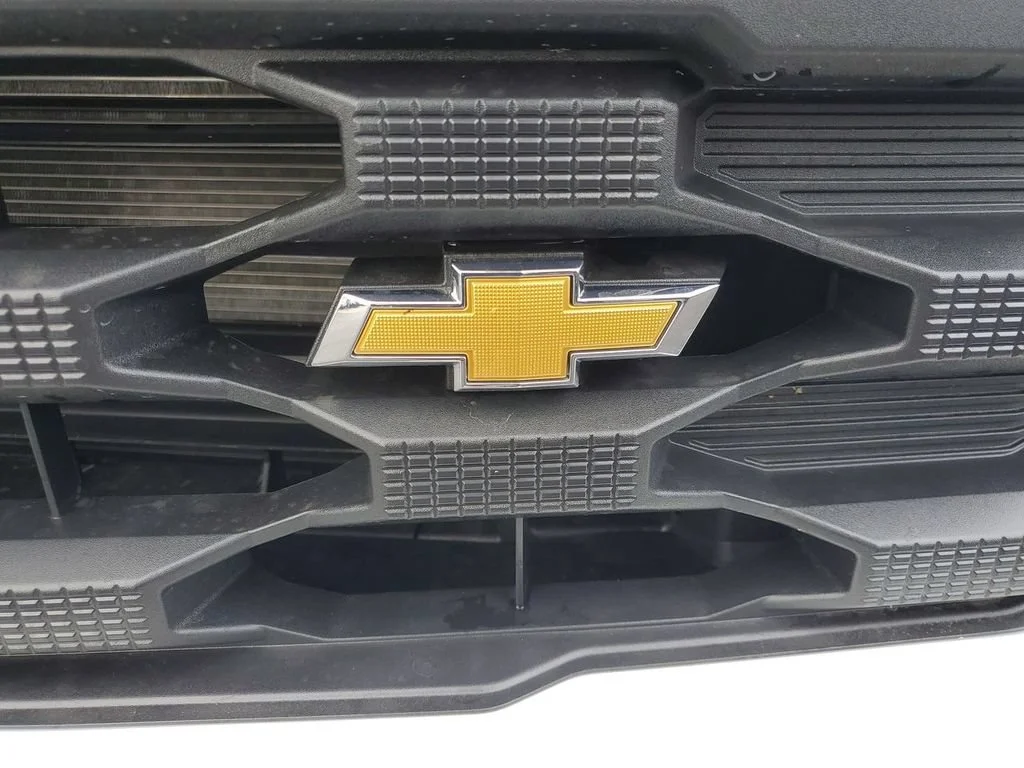 New 2026 Summit White Chevrolet WT image 23