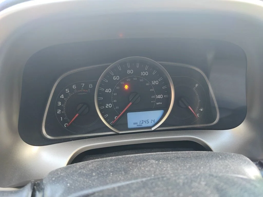 Used 2013 Silver Toyota LE image 10