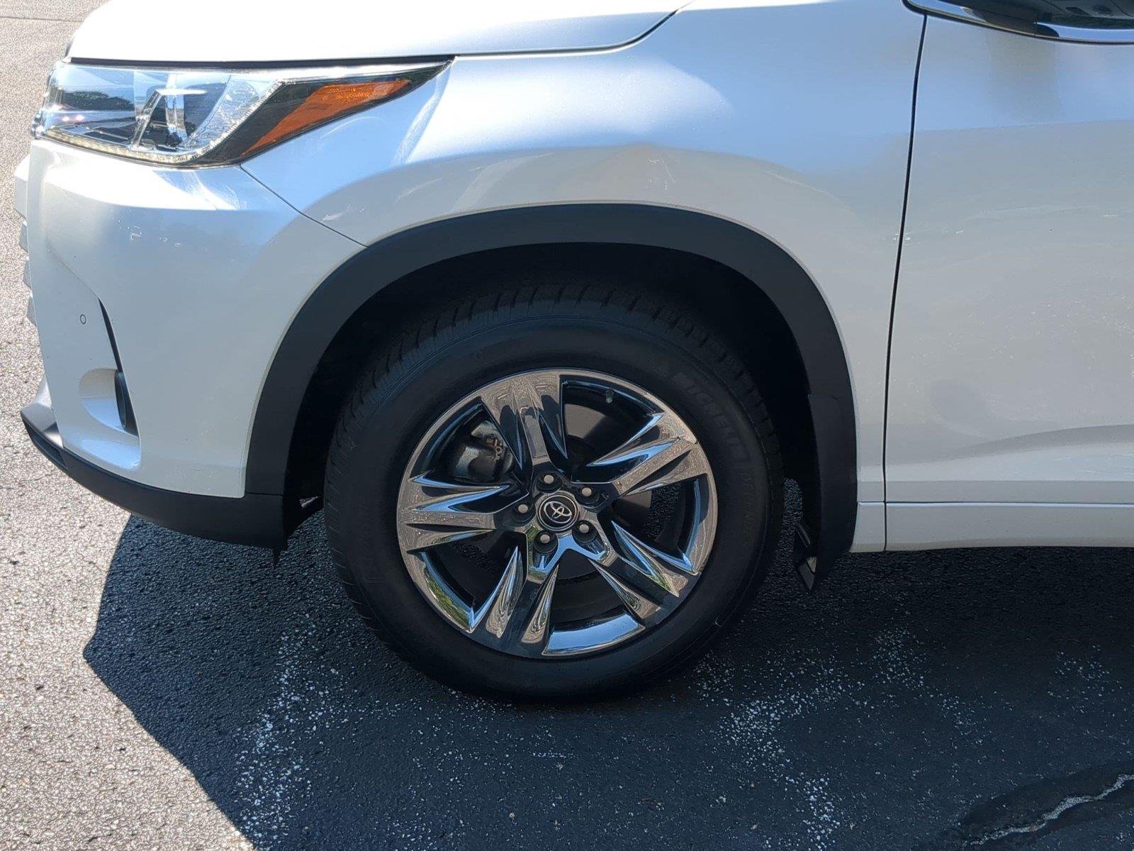 Certified Used 2019 Blizzard Pearl Toyota Limited Platinum image 11