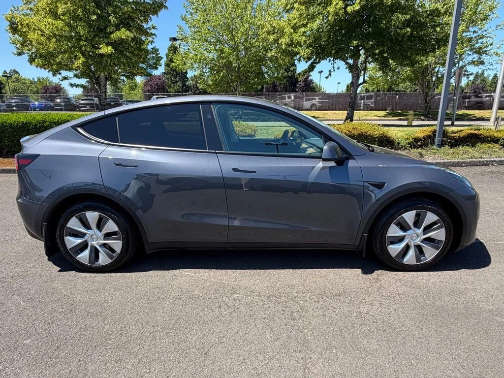 Used 2023 Midnight Silver Metallic Tesla Long Range image 9