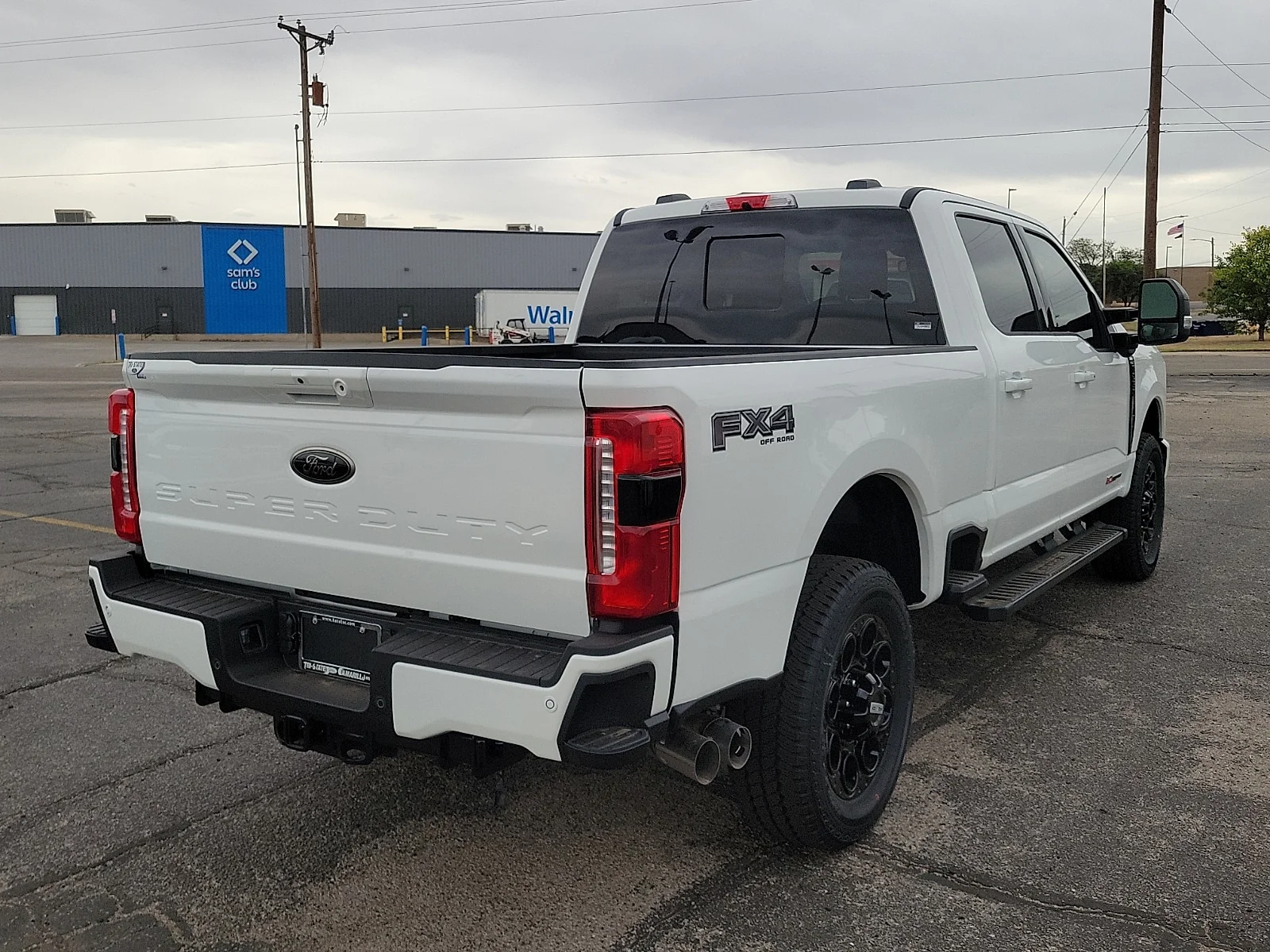New 2026 Star White Metallic Tri-Coat Ford F-250&reg; Lariat&reg; image 4