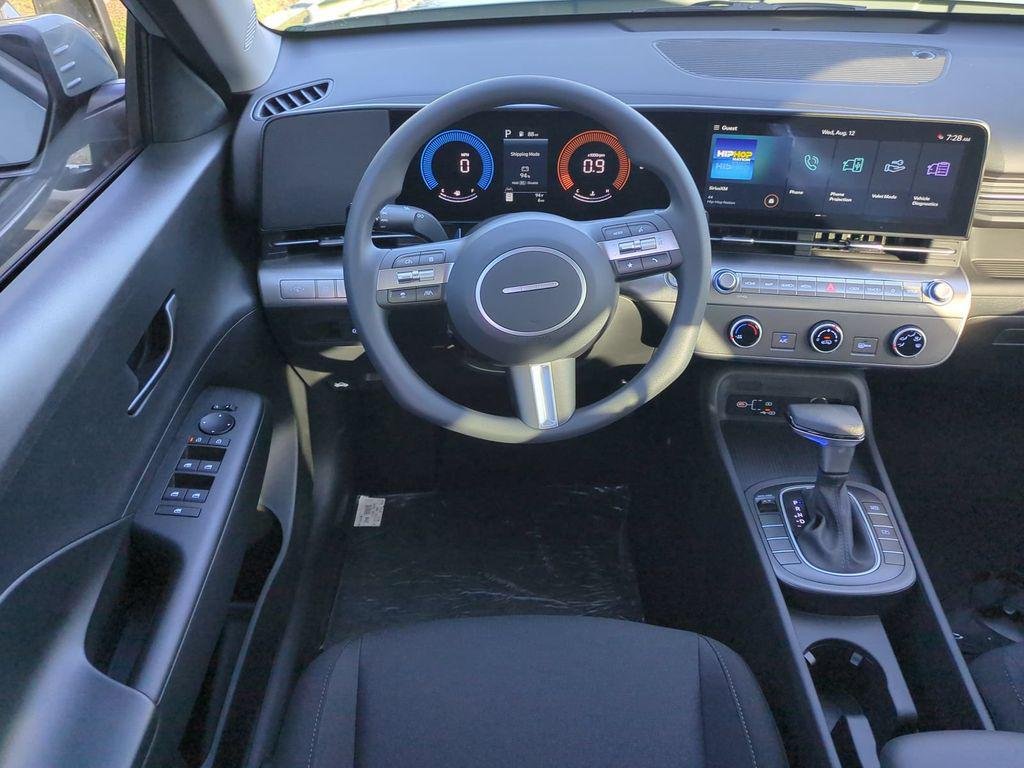 New 2027 Green Hyundai SE FWD image 18