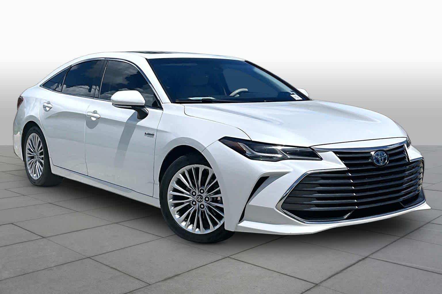 Used 2019 Wind Chill Pearl Toyota Hybrid Limited image 3