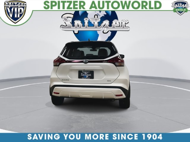 Used 2022 White Nissan SR image 8