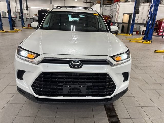 Used 2024 Pearl Toyota XLE image 2