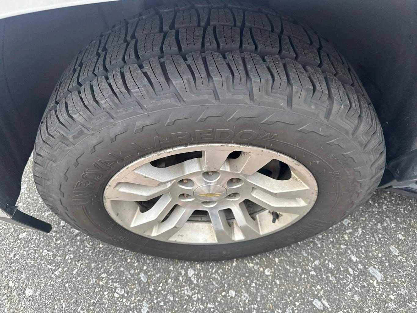 Used 2019 SILVER ICE METALLIC Chevrolet LT image 5