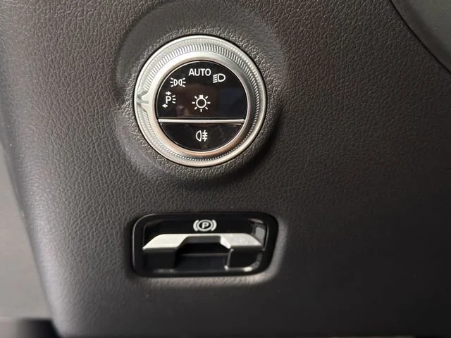 Used 2023 Silver Mercedes-Benz Sedan image 20