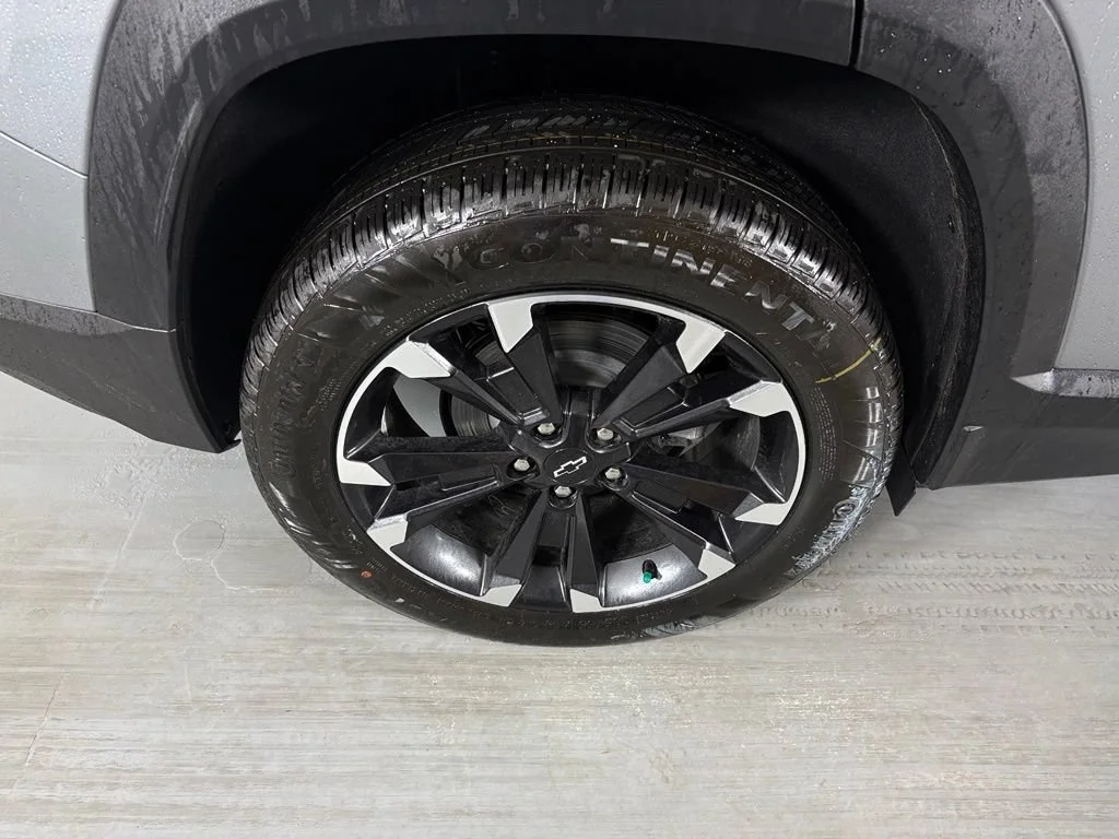 2027 Chevrolet Equinox RS - Photo 13