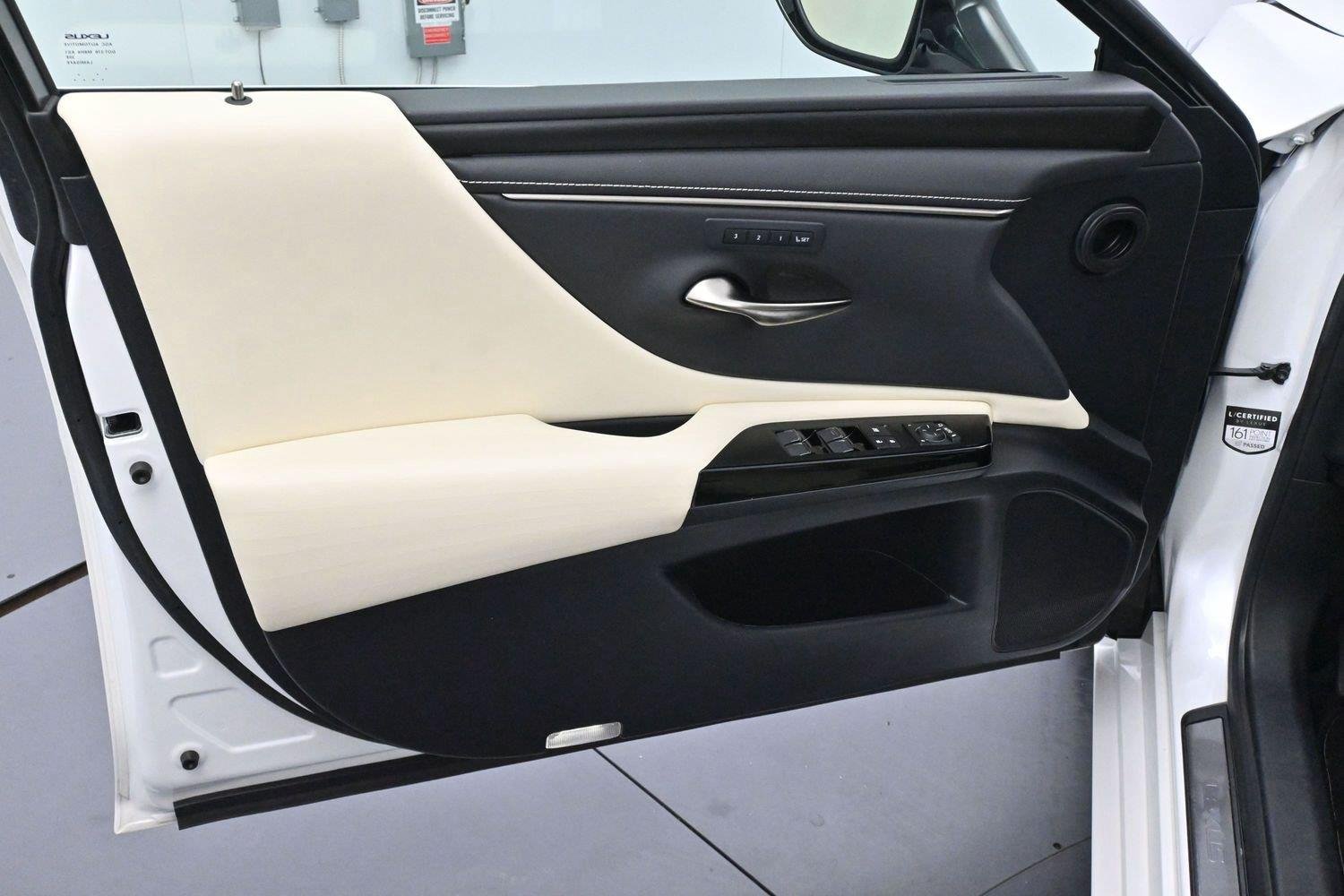 Used 2022 Eminent White Pearl Lexus ES 350 Ultra Luxury image 10