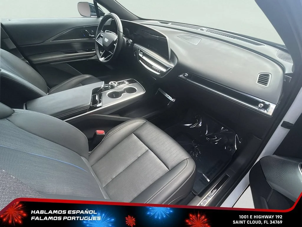 Used 2025 Crystal White Tricoat Cadillac Luxury 3 image 30