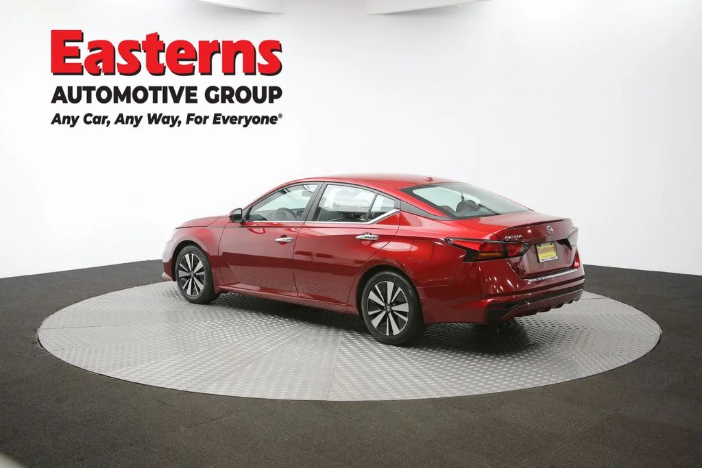 Used 2022 Red Nissan 2.5 SV image 60