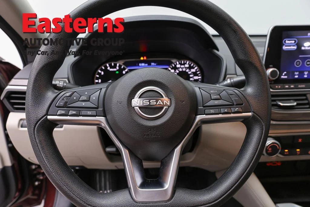 Used 2023 Red Nissan 2.5 SV image 10