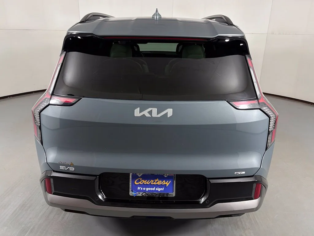 Used 2024 Green Kia GT-Line image 7