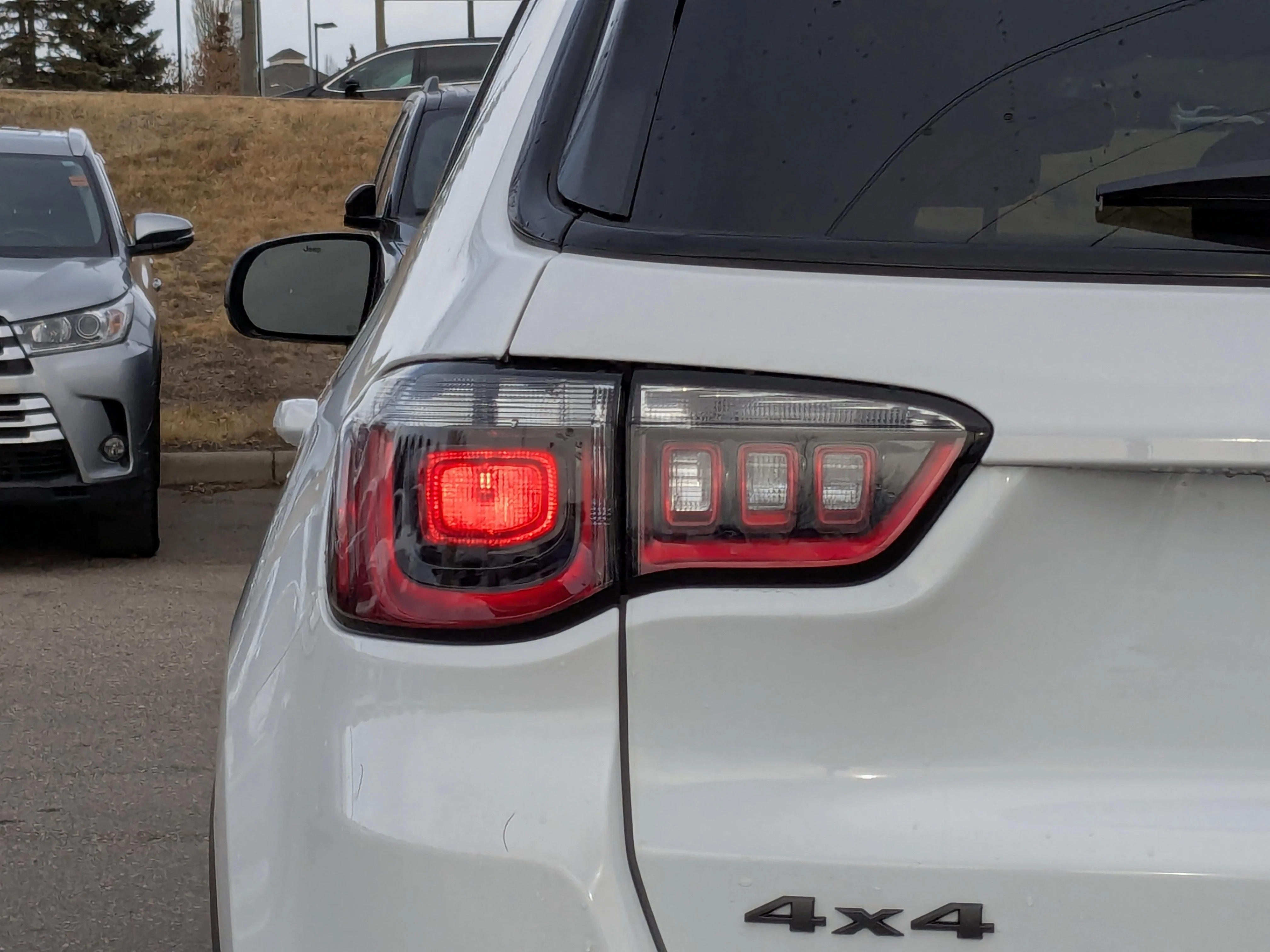 New 2026 White Jeep Trailhawk - Sun Sound & Nav Group - Pano Roof - Alpine Speakers image 11