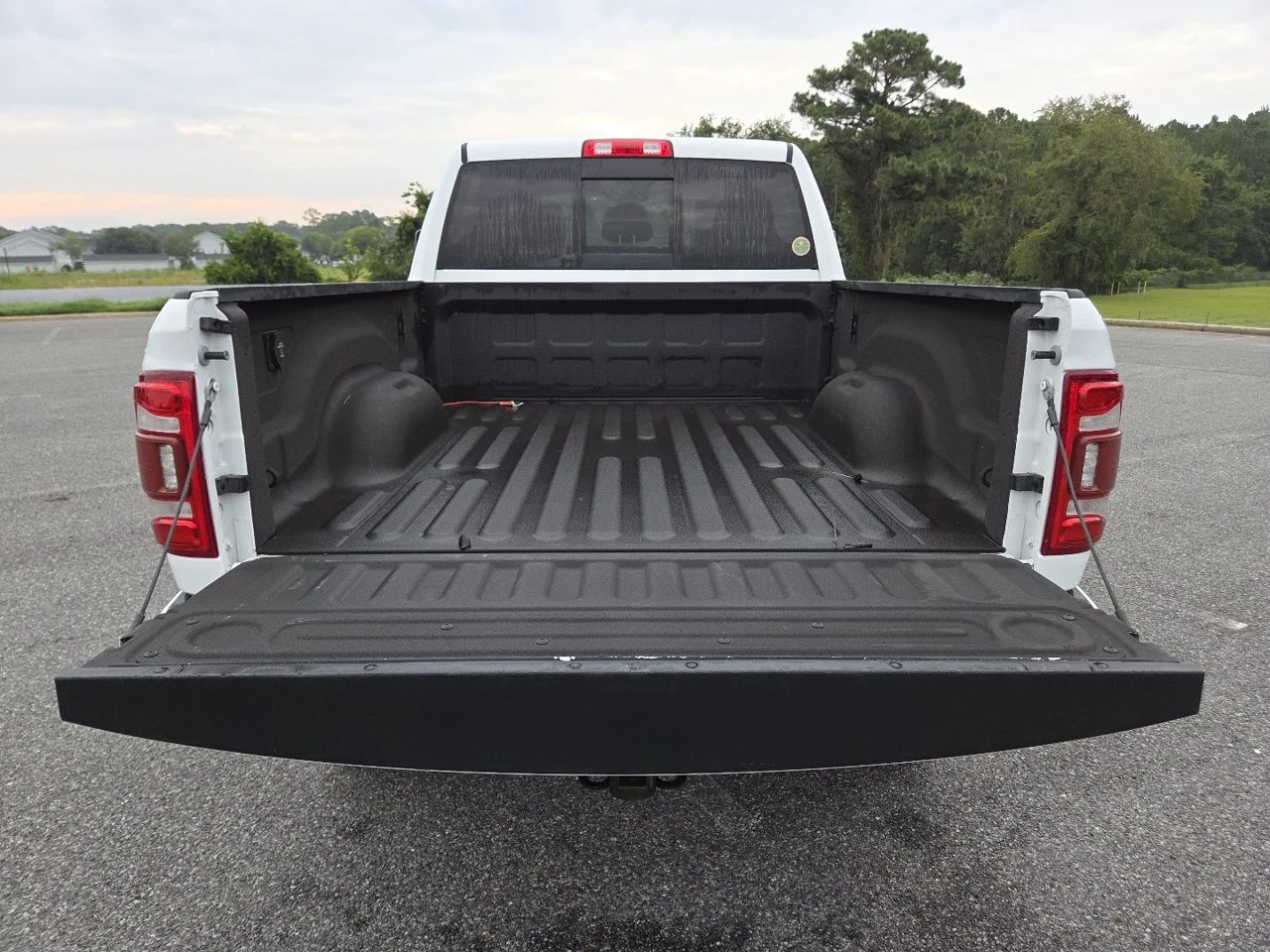 Used 2023  Ram Laramie image 21