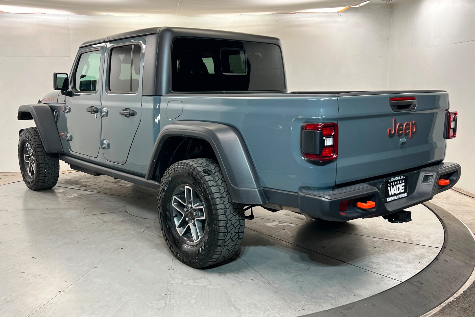 Certified Used 2026 Anvil Clearcoat Jeep Mojave image 3