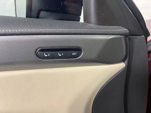 Used 2023 Red INFINITI LUXE image 18