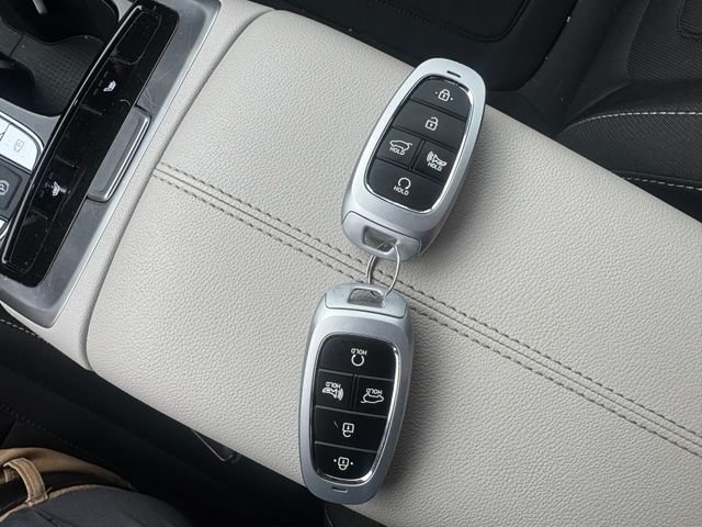 Used 2022 Shimmering Silver Hyundai SEL image 8