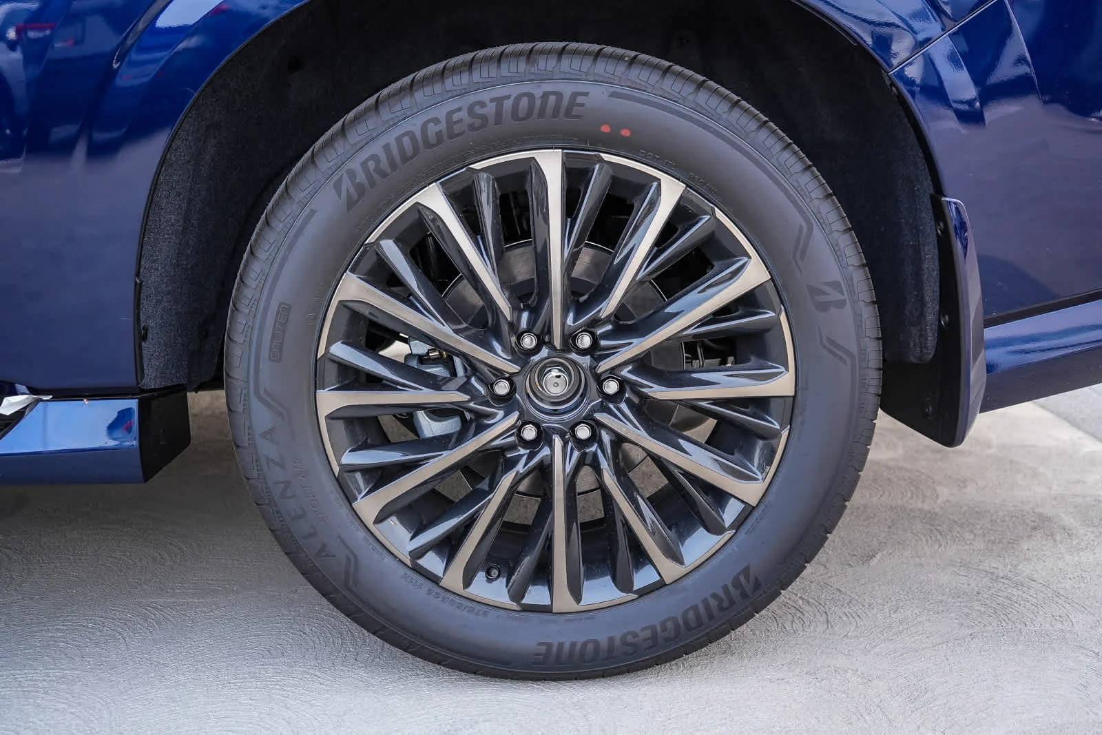 New 2026 2T GRAND BLUE INFINITI Autograph 4WD image 10
