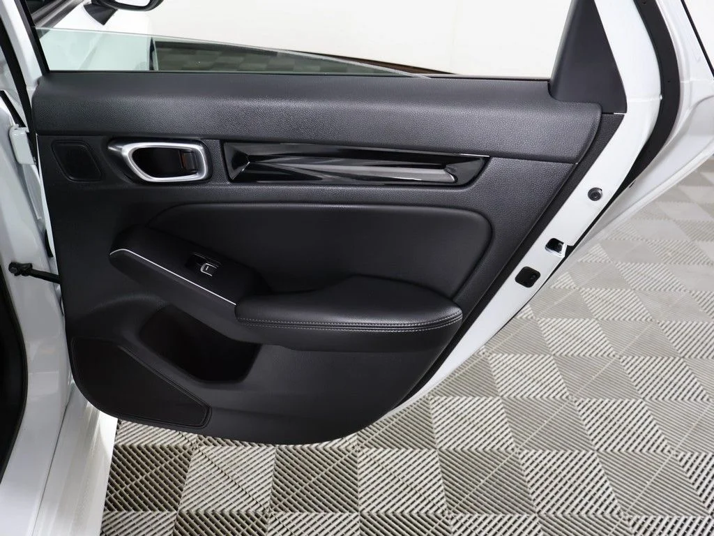 Used 2025 Platinum White Pearl Honda Sport Touring image 28