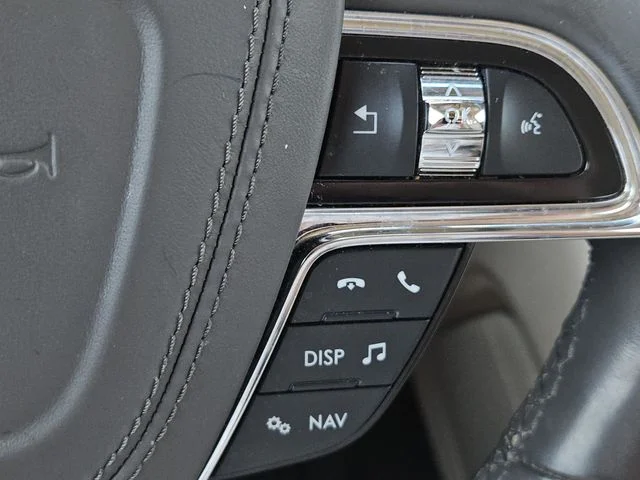 Used 2017 Sapphire Blue Metallic Lincoln Select image 19