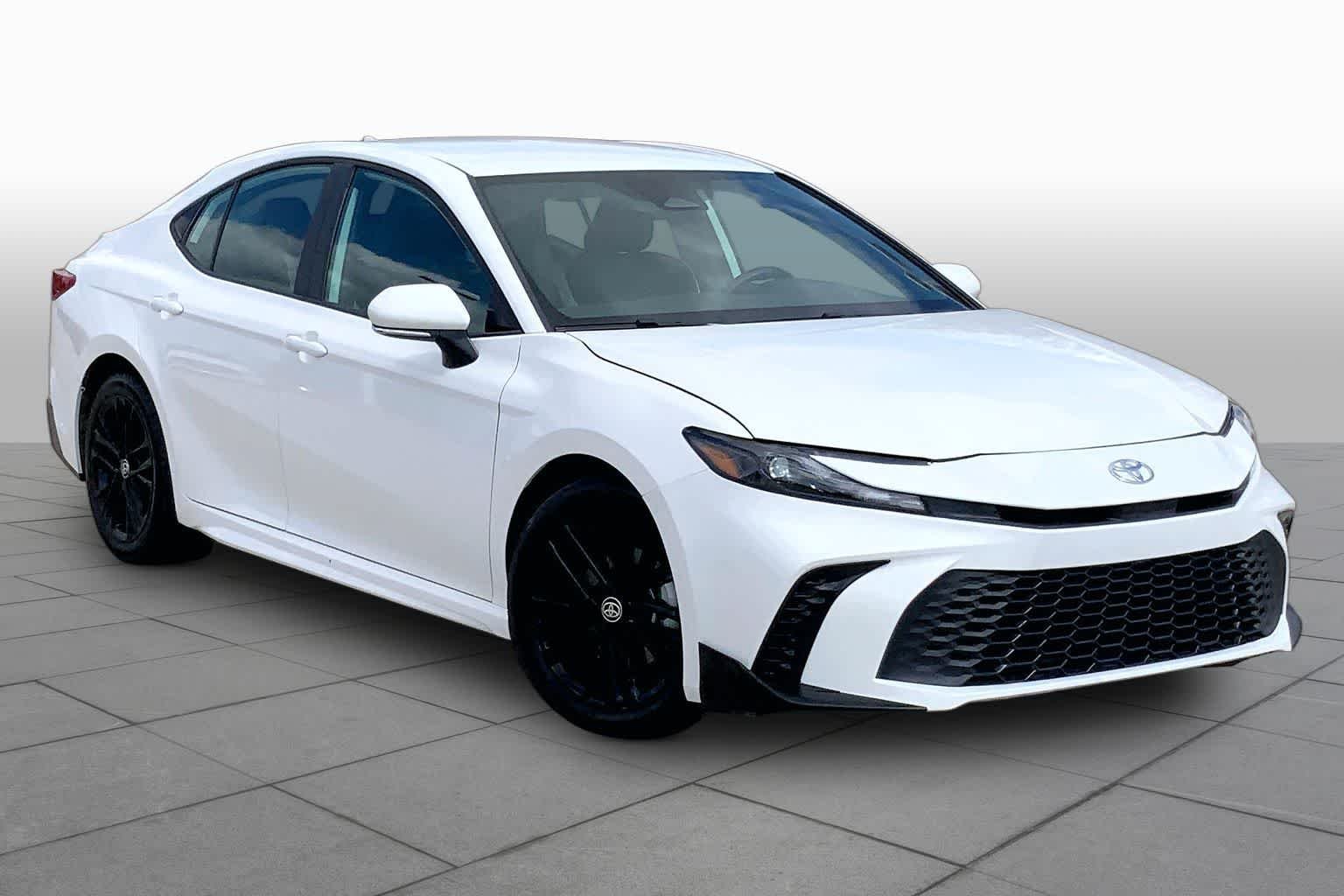 Used 2025 Ice Cap Toyota SE image 3