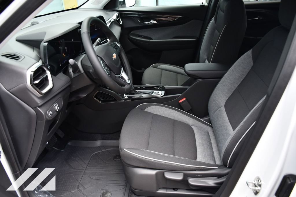 New 2026 Summit White Chevrolet LT image 21