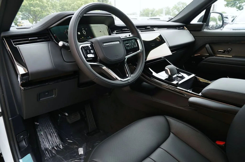 New 2026 Fuji White Land Rover SE image 15