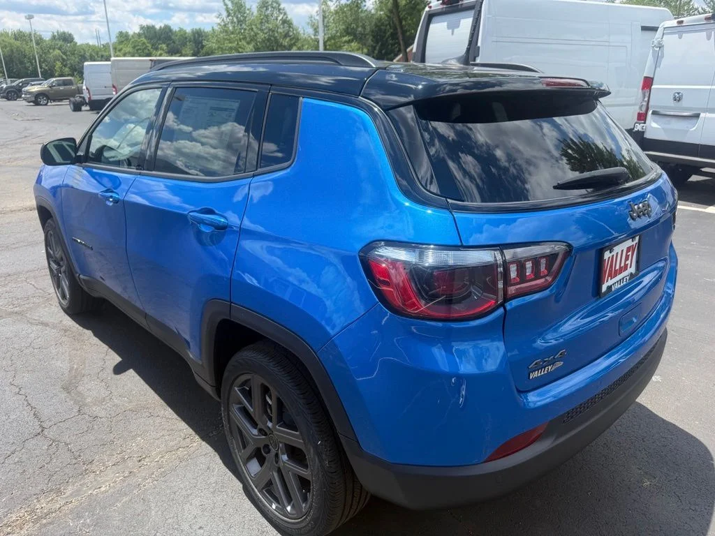 New 2026 Hydro Blue Pearl-Coat Exterior Paint Jeep Limited image 3