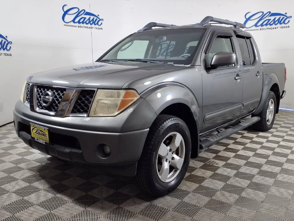 Used 2008 Gray Nissan LE image 3