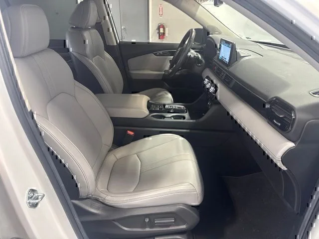 Used 2025 White Honda Touring image 25