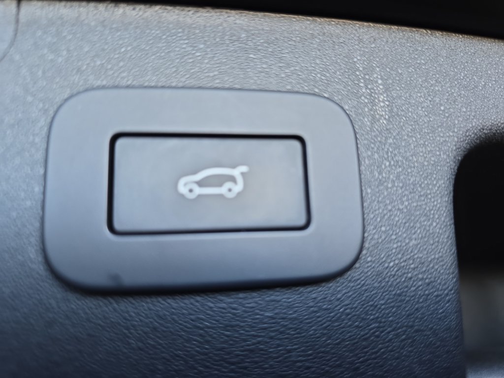 Certified Used 2025 Black Land Rover SE image 16