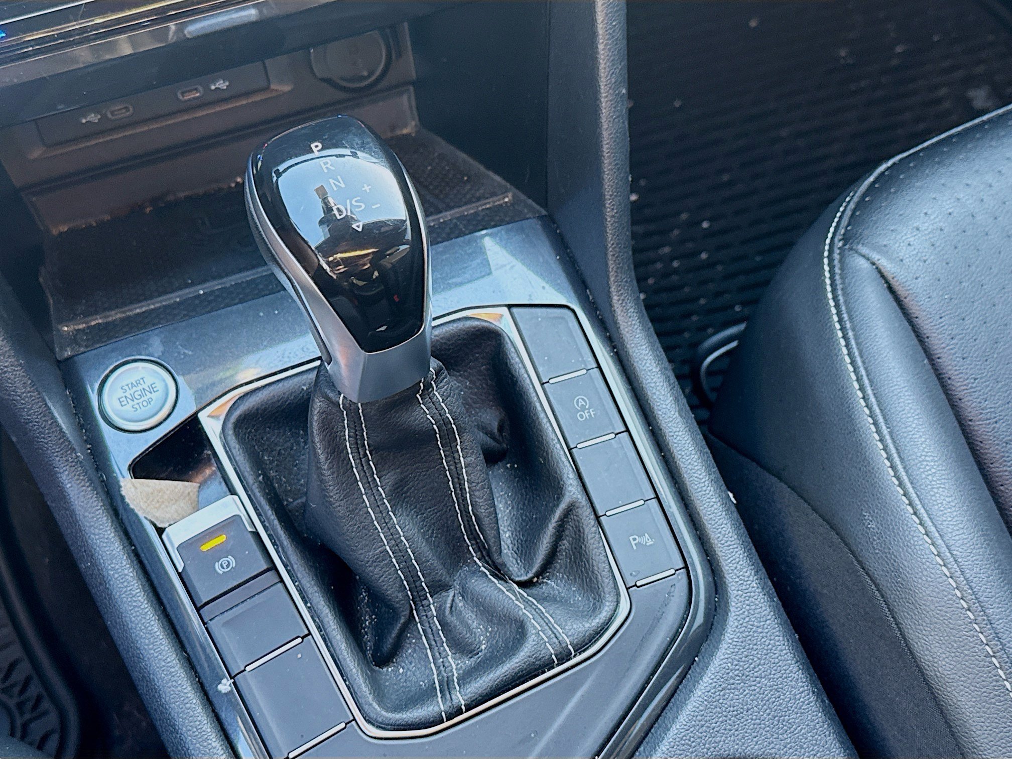 Used 2023 Deep Black Volkswagen SE R-Line Black image 13