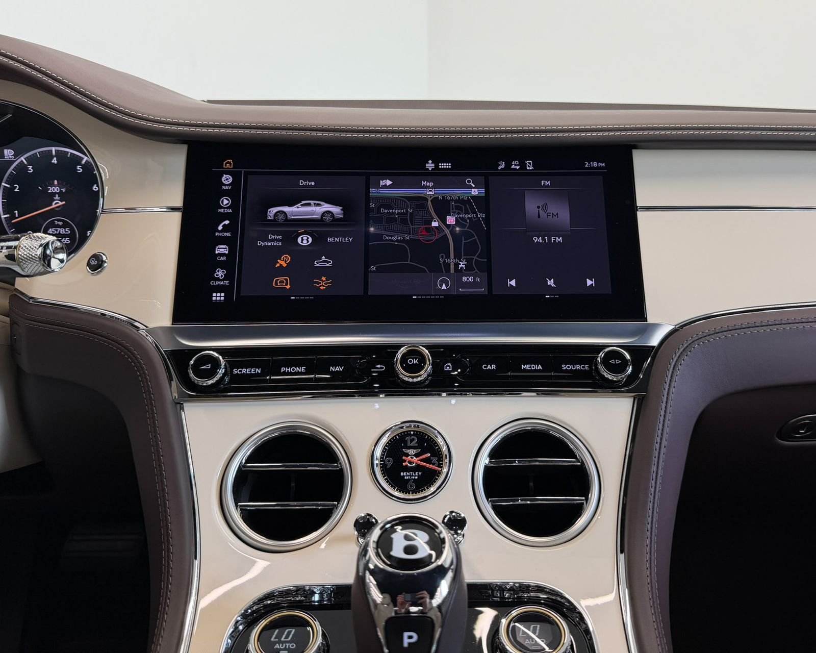 Used 2023 Brown Bentley V8 image 29