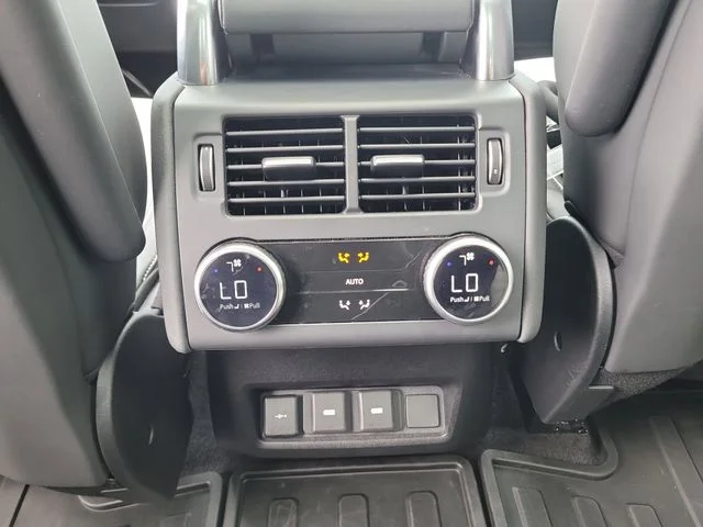 Used 2023 White Land Rover Metropolitan Edition image 18