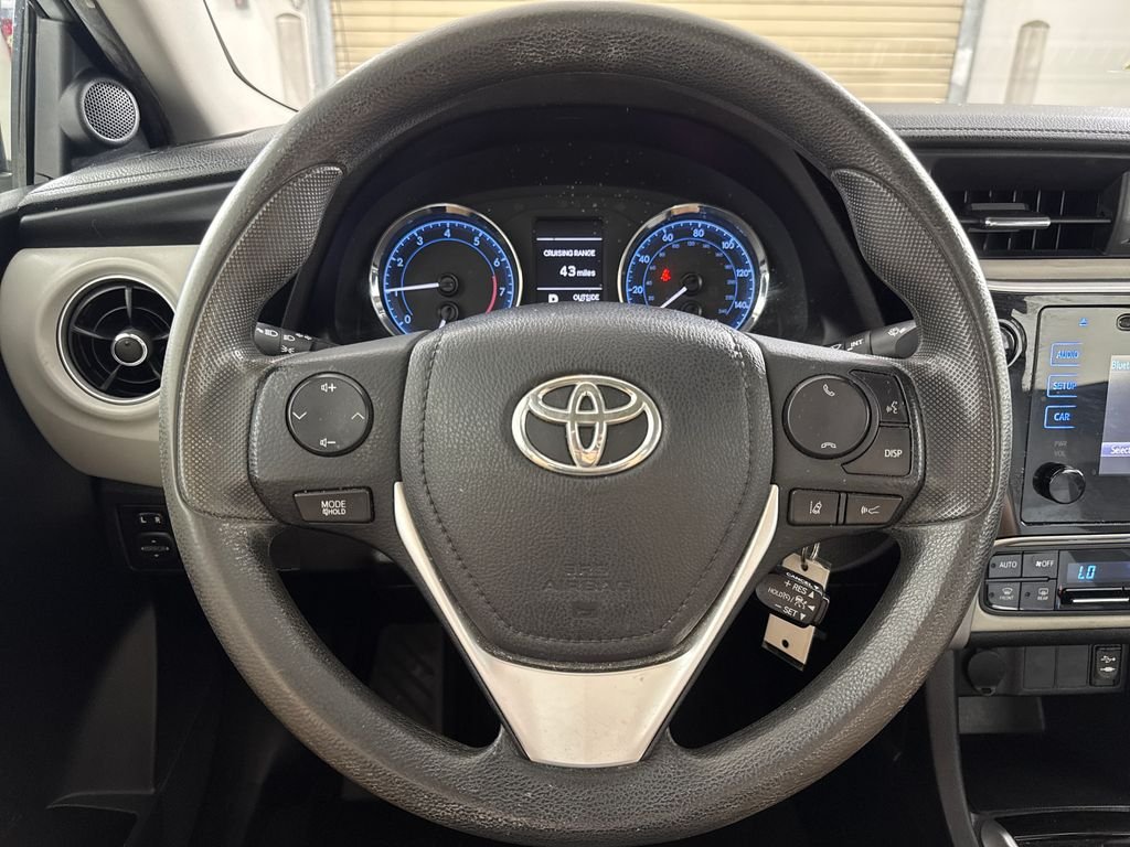 Used 2017  Toyota L image 12