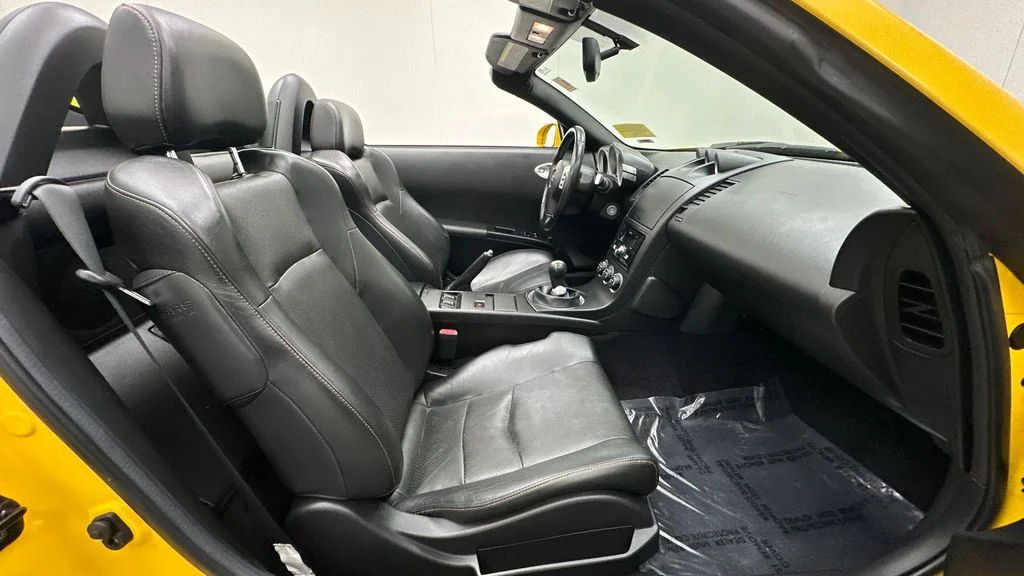 Used 2005 Yellow Nissan Touring image 10