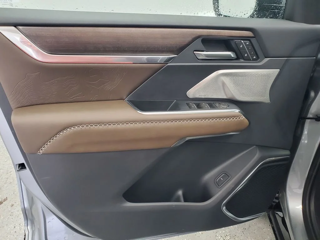 2026 GMC Acadia Denali Ultimate - Photo 9